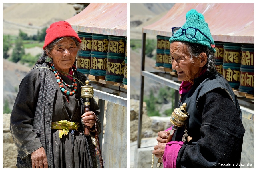 fot. Kobiety z młynkami modlitewnymi © Magdalena Brzezińska, Ladakh, Indie 2016