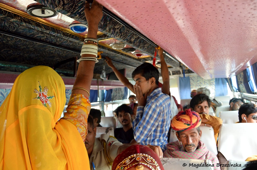 Wesoły autobus do Jodhpuru. Indie, 2014 © Magdalena Brzezińska 