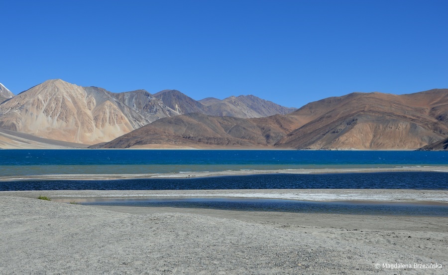 fot. Ile kolorów wody widzicie? © Magdalena Brzezińska, Pangong Tso, Ladakh, Indie 2016