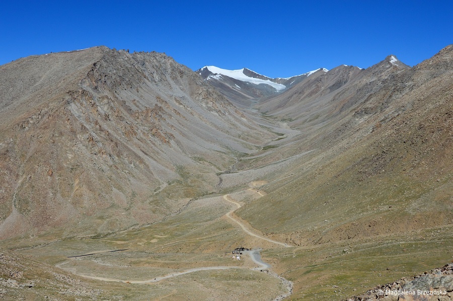 fot. Droga do Khardung La © Magdalena Brzezińska, Ladakh, Indie 2016