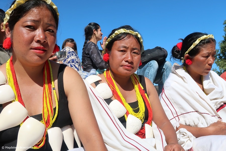 fot. Kobiety z plemienia Konyak © Magdalena Brzezińska, Hornbill Festiwal, Kisama, Indie, 2019